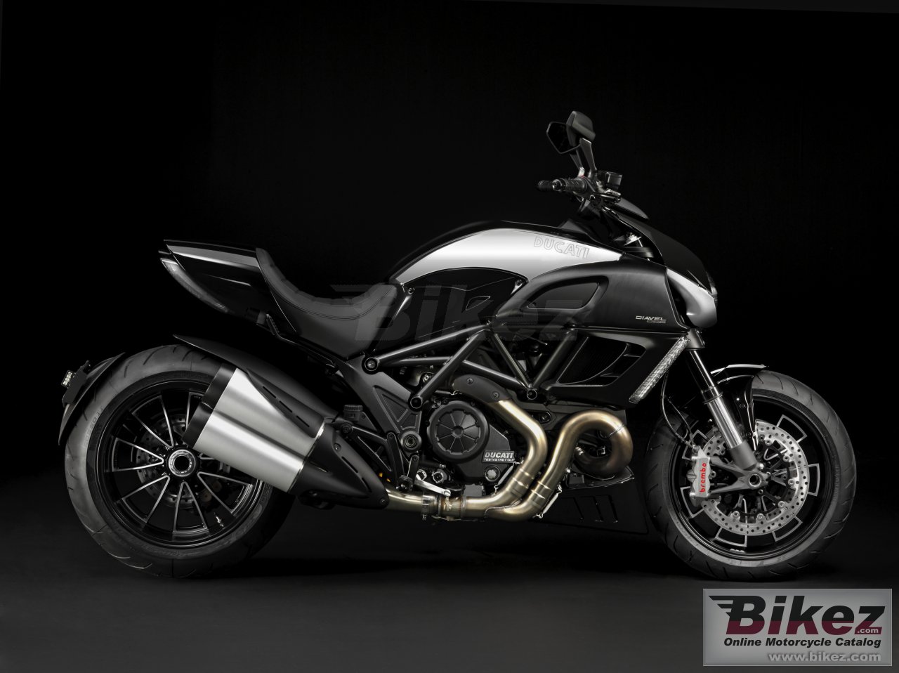 Big Ducati diavel cromo picture and wallpaper from Bikez.com